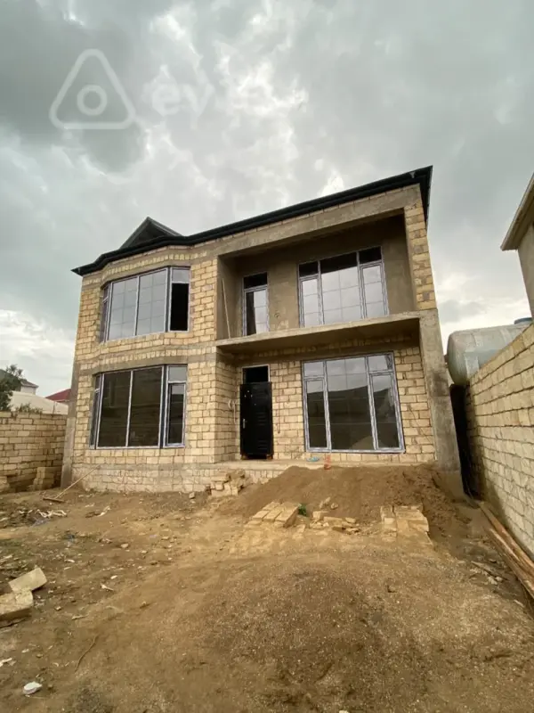 Satılır 4 otaqlı həyət evi 177 m²