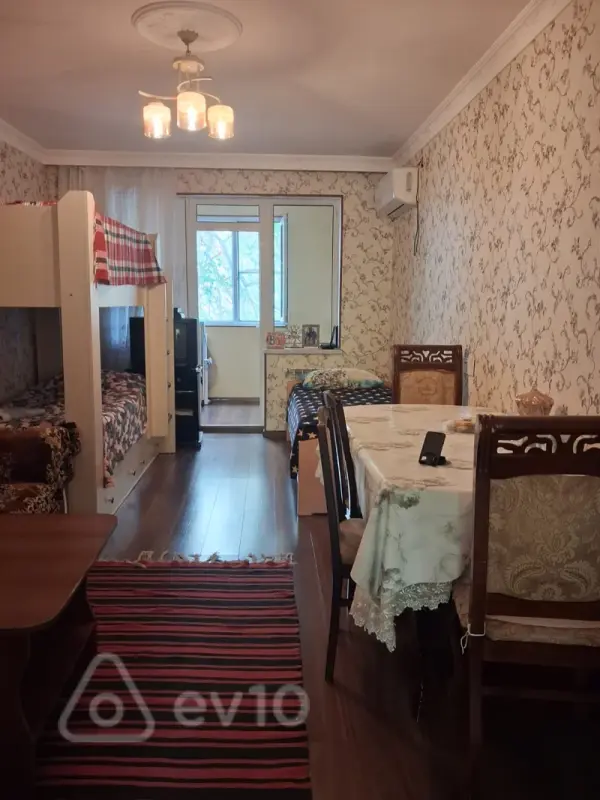 Satılır 2 otaqlı köhnə tikili 55 m²