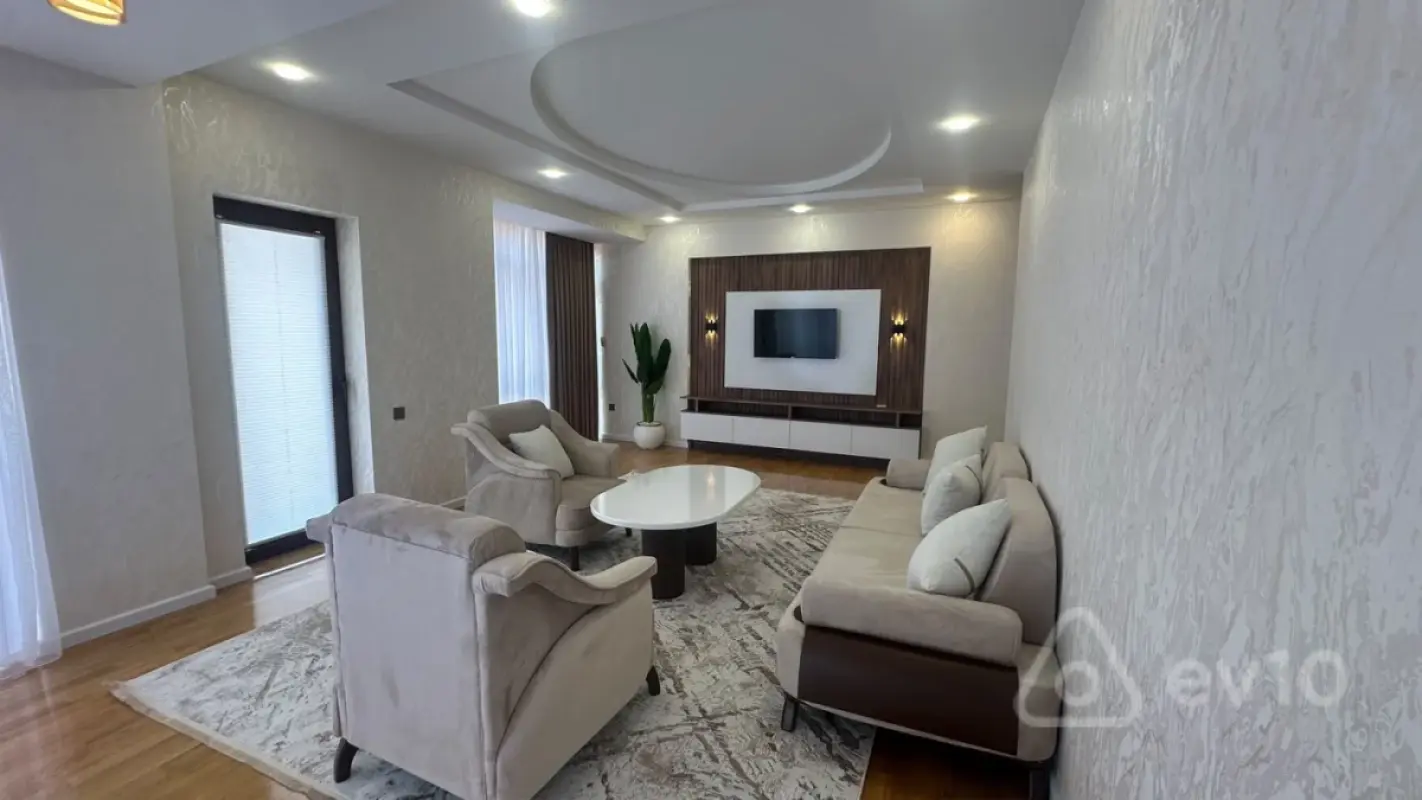 Kirayə verilir 4 otaqlı yeni tikili 170 m²