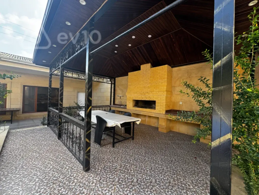 Satılır 5 otaqlı həyət evi 450 m²