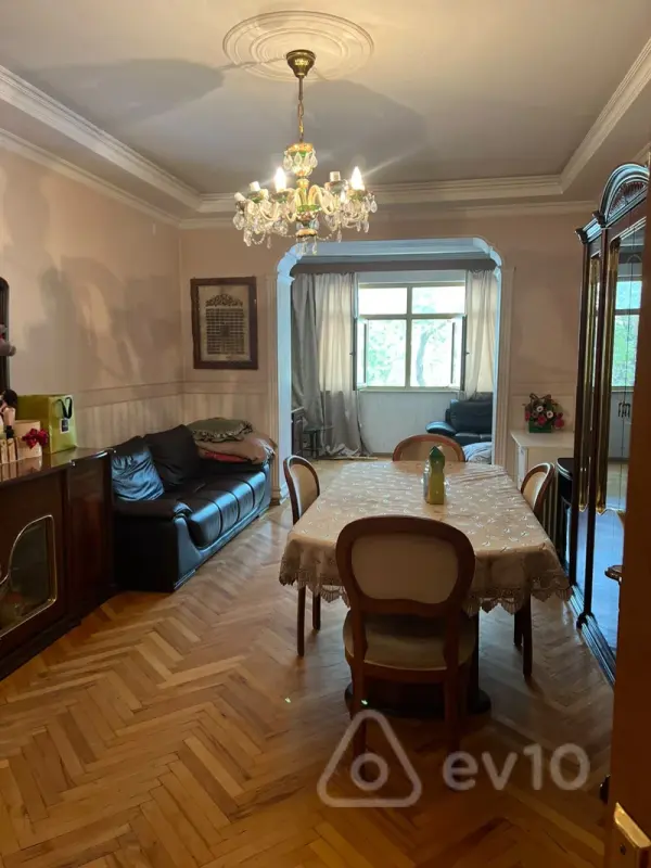 Kirayə verilir 2 otaqlı köhnə tikili 55 m²