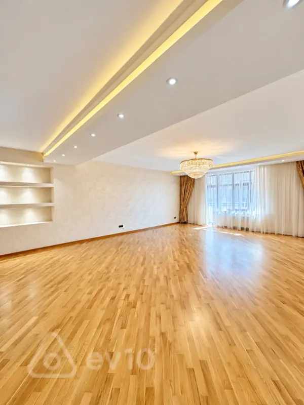 Satılır 5 otaqlı yeni tikili 245 m²