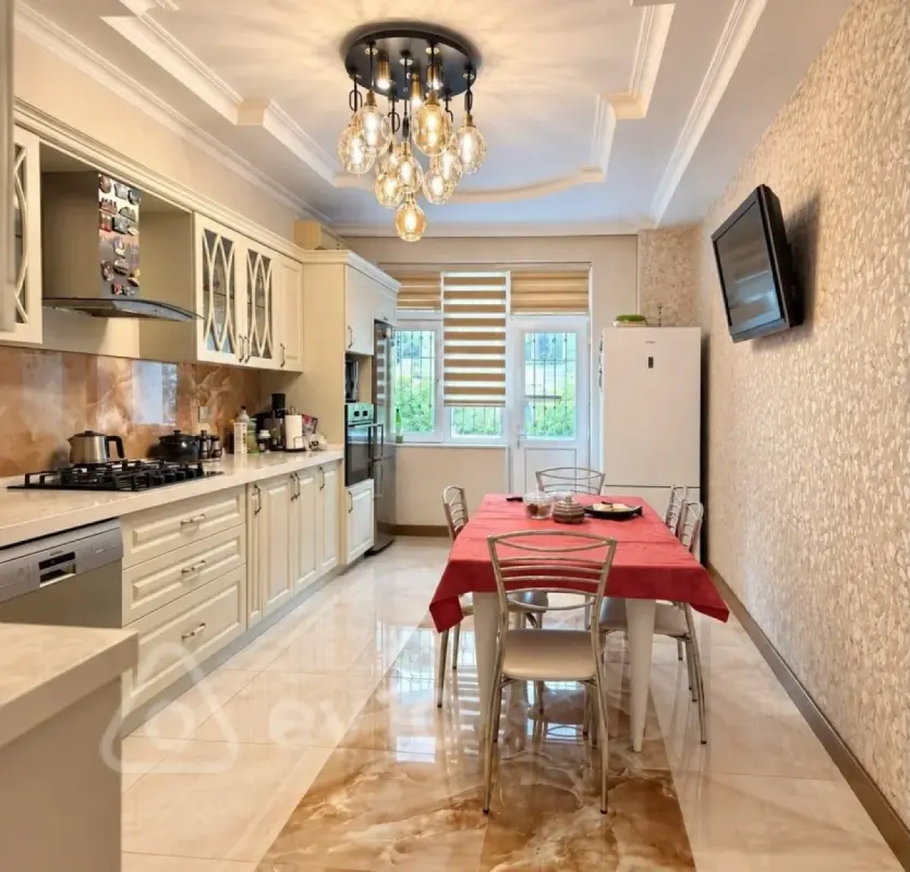 Satılır 4 otaqlı köhnə tikili 203 m²