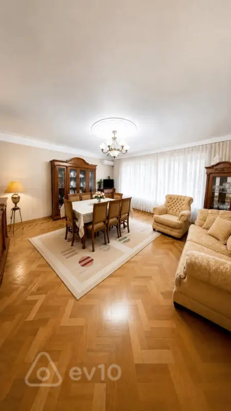 Satılır 3 otaqlı köhnə tikili 135 m²