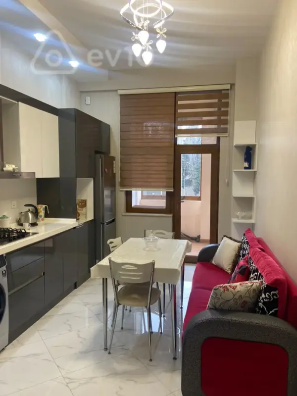 Kirayə verilir 2 otaqlı yeni tikili 80 m²