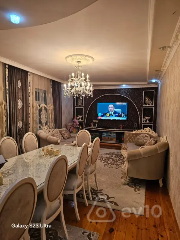 Satılır 5 otaqlı həyət evi 240 m²