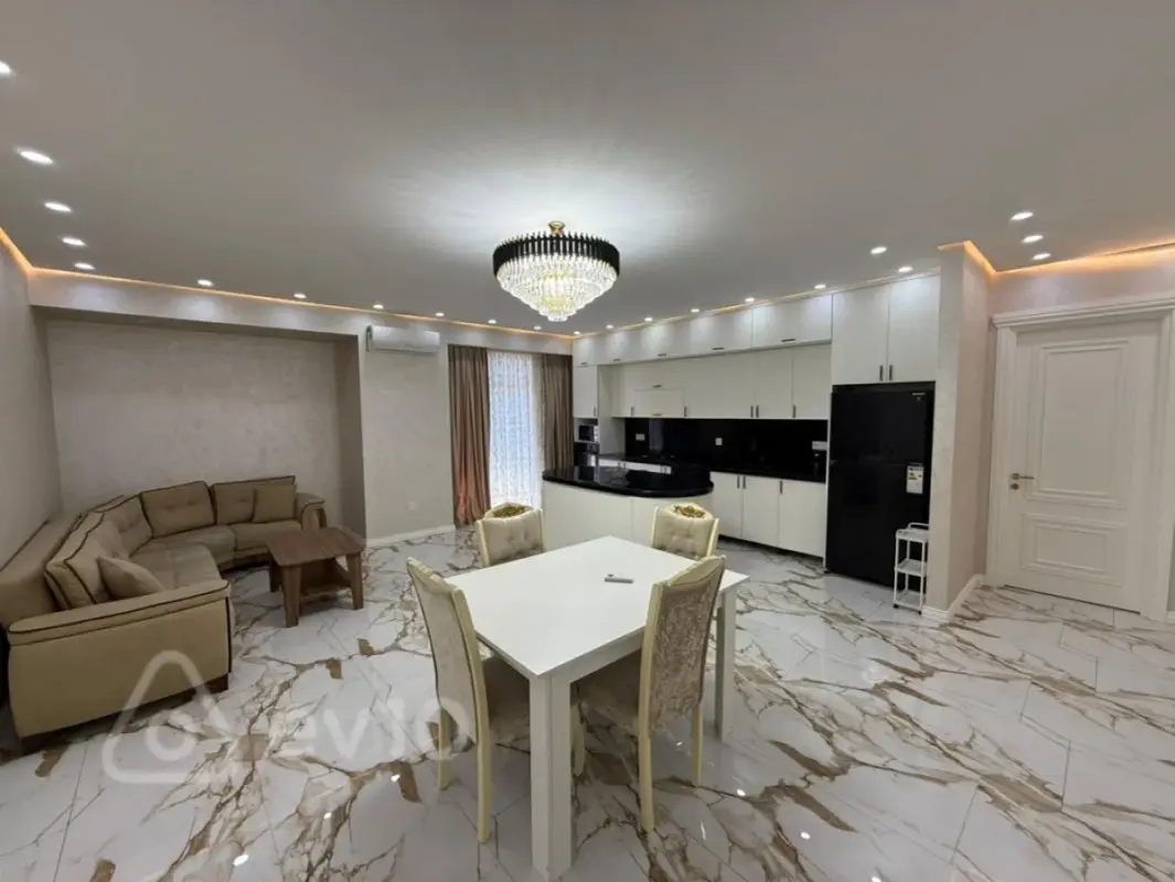 Kirayə verilir 4 otaqlı yeni tikili 210 m²