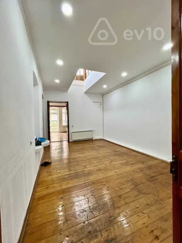 Kirayə verilir 3 otaqlı ofis 145 m²