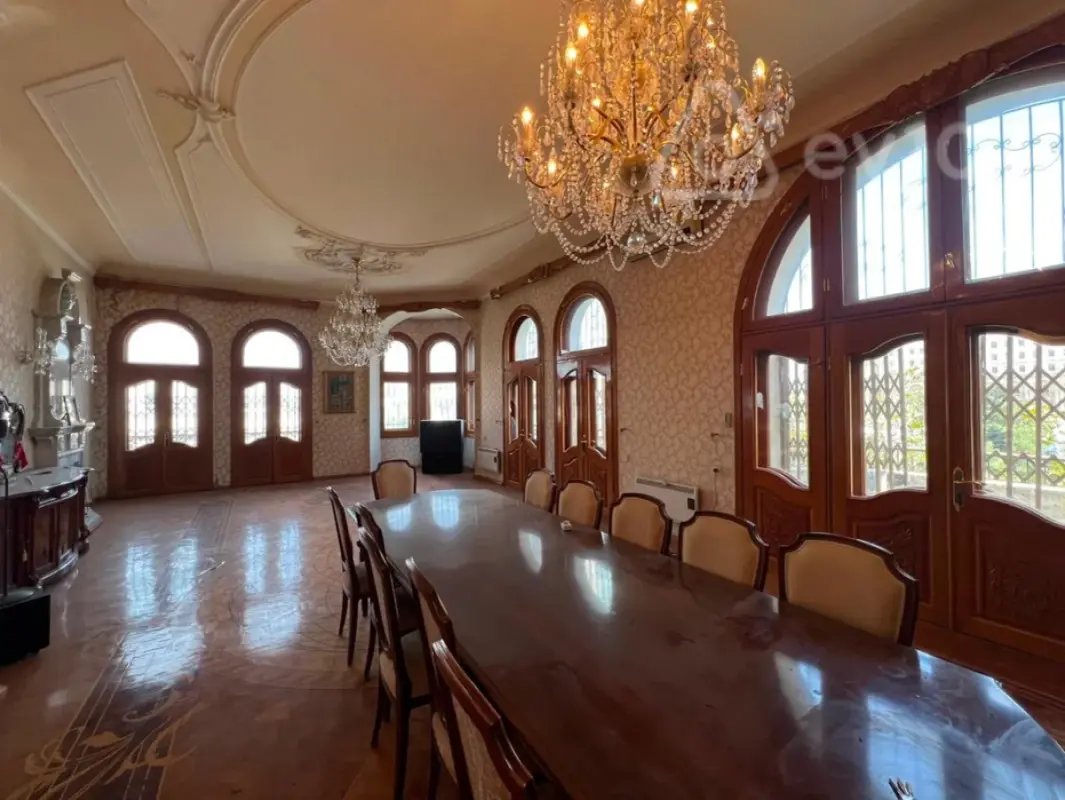 Kirayə verilir 8 otaqlı ofis 400 m²
