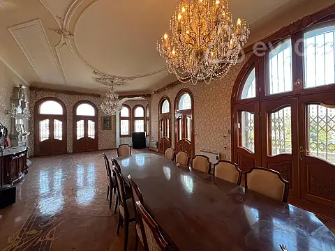 Kirayə verilir 8 otaqlı ofis 400 m² — Bakı, Nəsimi 8 otaq 400.00 m²