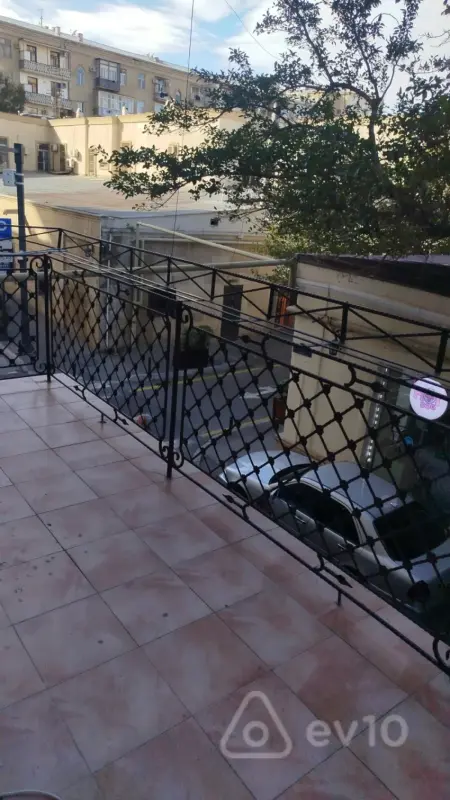 Kirayə verilir 2 otaqlı köhnə tikili 65 m²