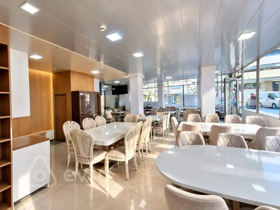 Kirayə verilir mənzil 380 m²