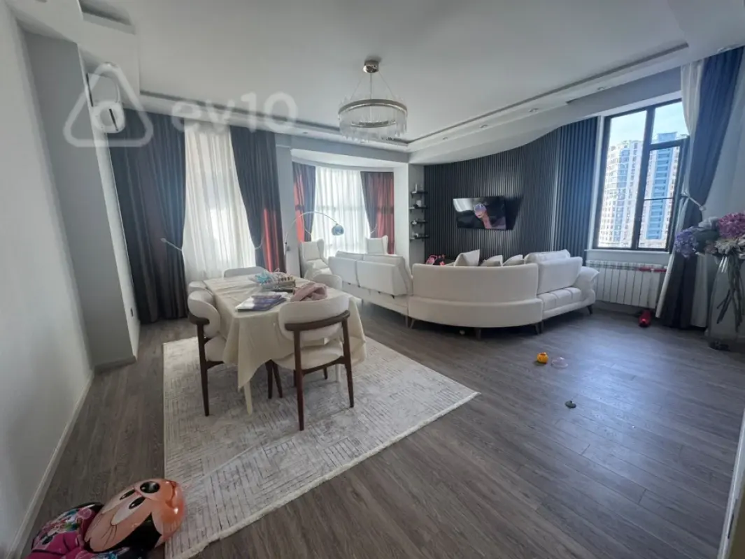 Satılır 3 otaqlı yeni tikili 155 m²