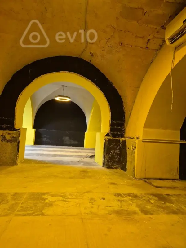Kirayə verilir mənzil 200 m²