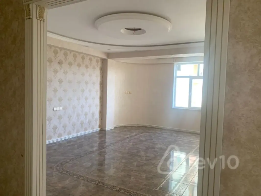 Satılır 4 otaqlı yeni tikili 140 m²