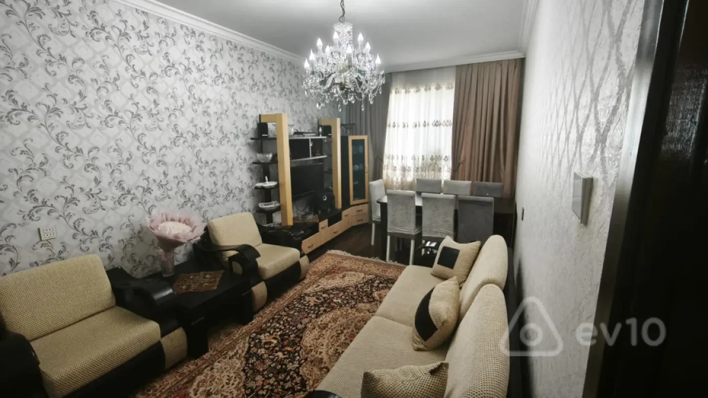 Satılır 3 otaqlı köhnə tikili 80 m²