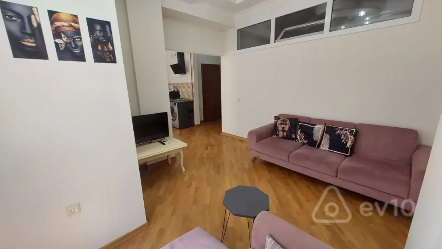 Kirayə verilir 2 otaqlı köhnə tikili 88 m²