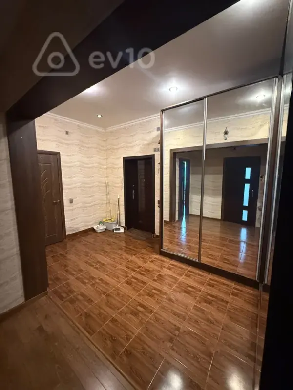 Kirayə verilir 2 otaqlı yeni tikili 80 m²