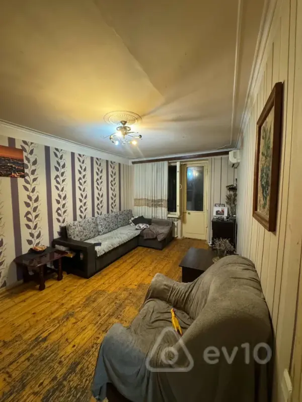 Satılır 2 otaqlı köhnə tikili 50 m²