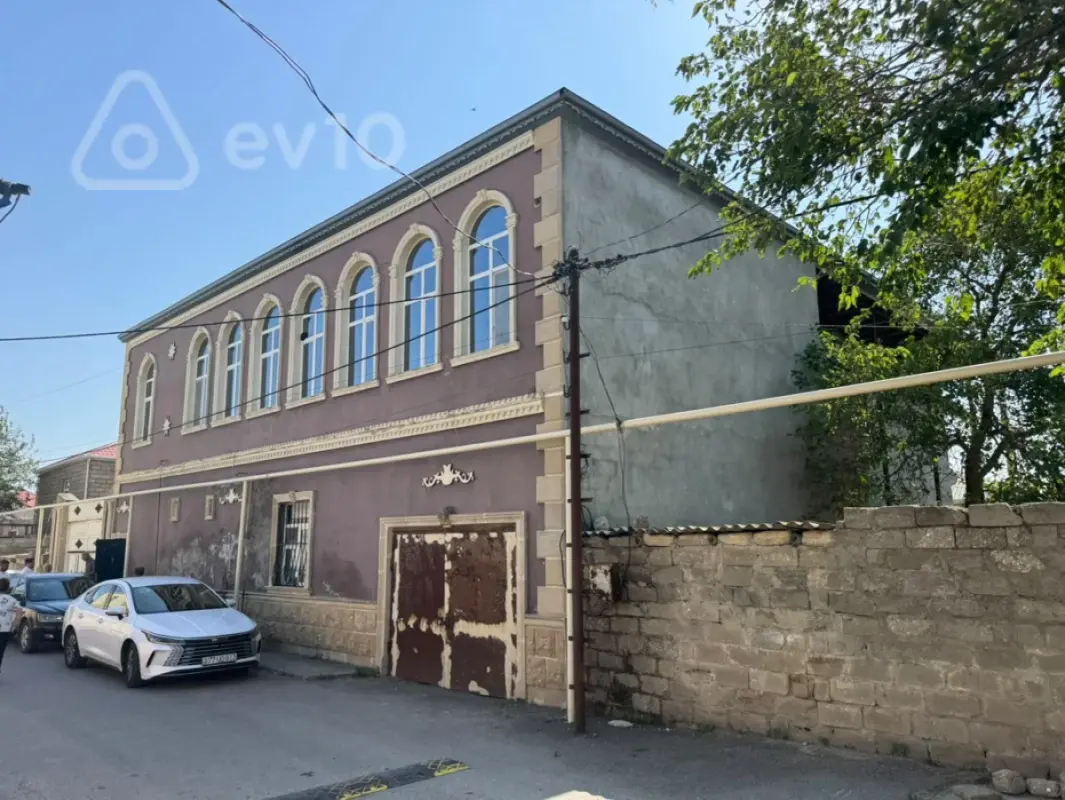 Satılır 10 otaqlı həyət evi 600 m²