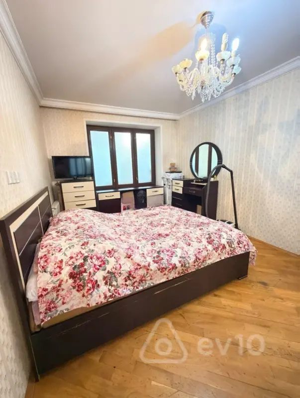Kirayə verilir 2 otaqlı köhnə tikili 60 m²