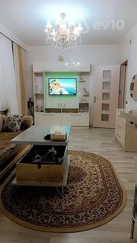 Kirayə verilir 2 otaqlı köhnə tikili 60 m²
