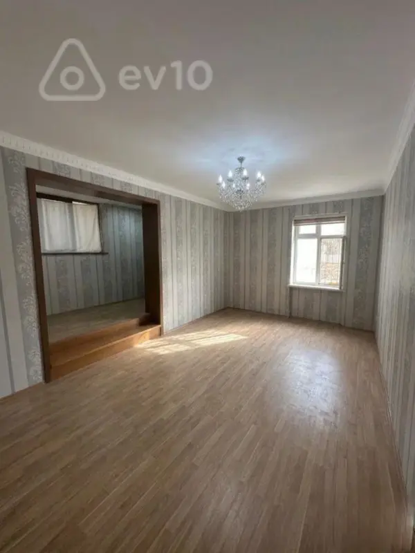 Kirayə verilir 2 otaqlı köhnə tikili 50 m²