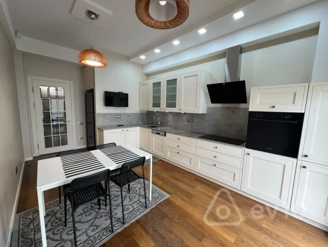 Kirayə verilir 4 otaqlı yeni tikili 160 m²
