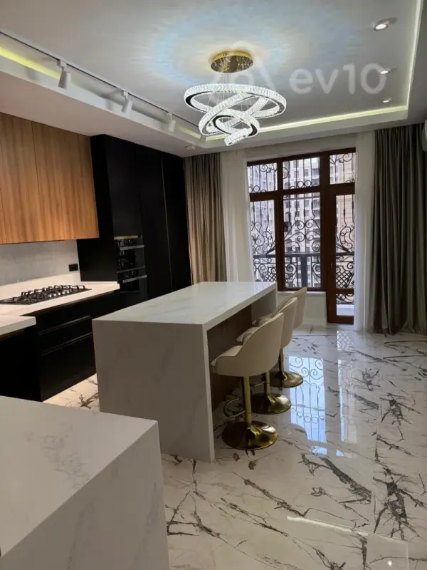 Kirayə verilir 3 otaqlı yeni tikili 180 m²