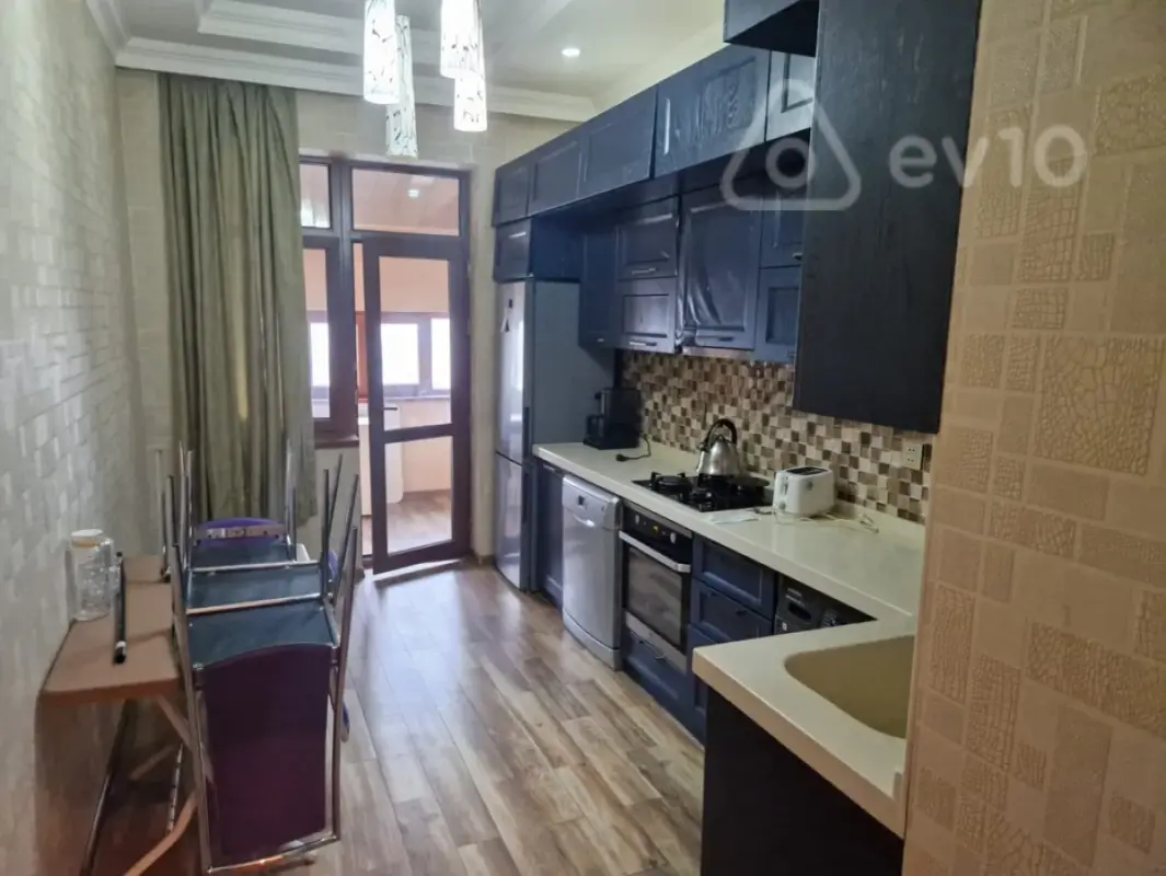 Kirayə verilir 2 otaqlı yeni tikili 70 m²