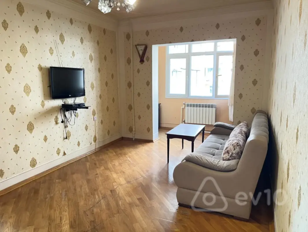 Kirayə verilir 2 otaqlı köhnə tikili 65 m²