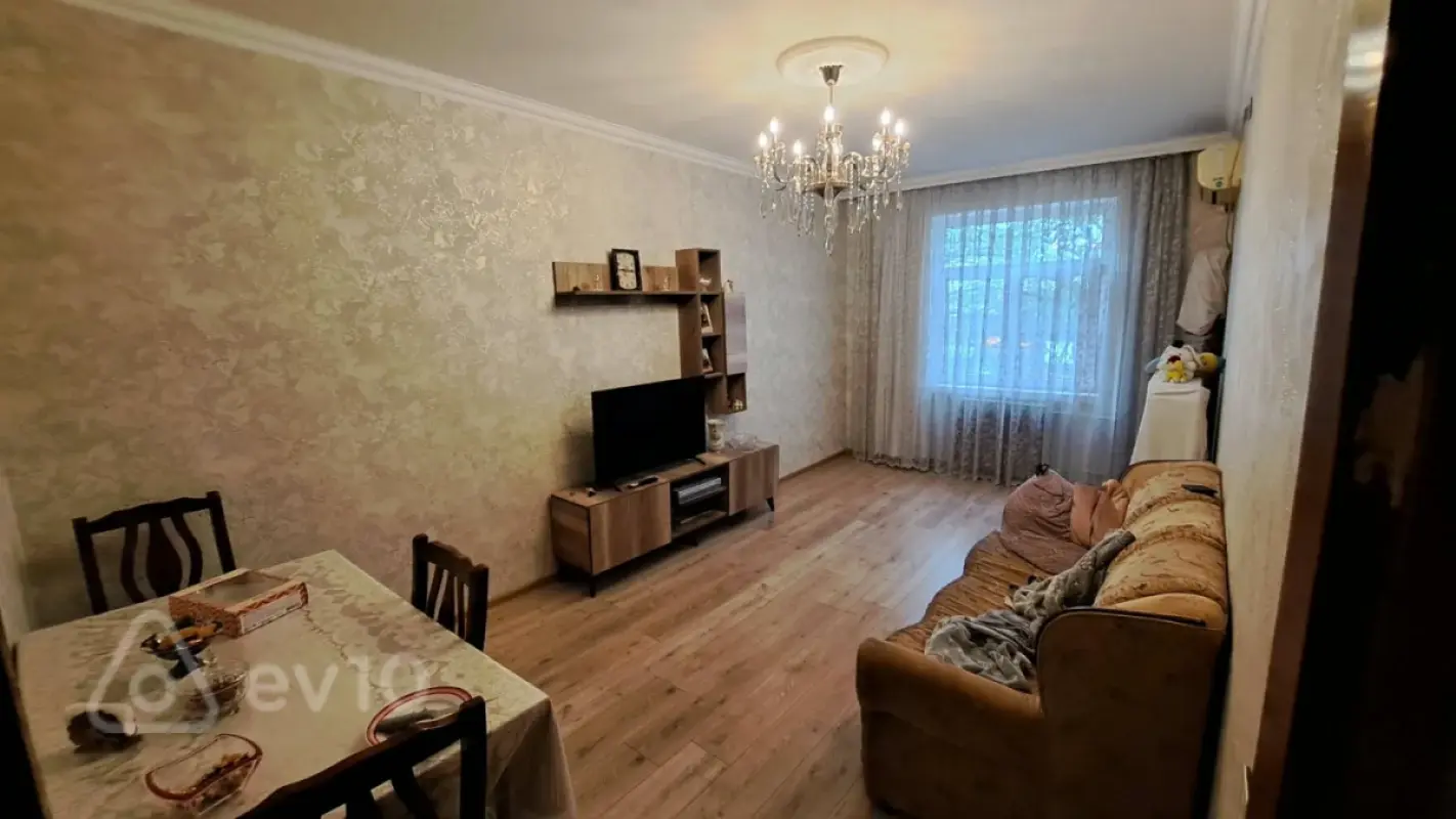 Satılır 5 otaqlı köhnə tikili 82 m²