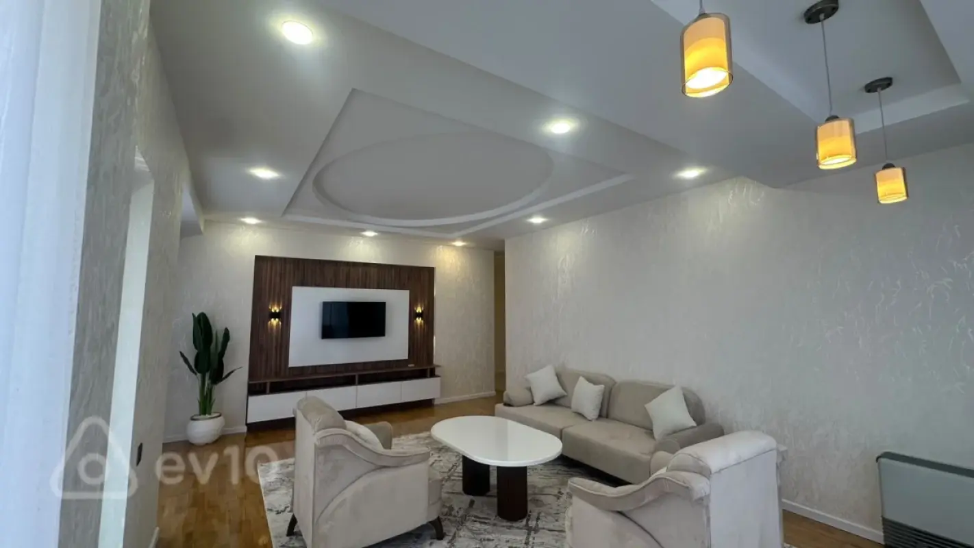 Kirayə verilir 4 otaqlı yeni tikili 170 m²