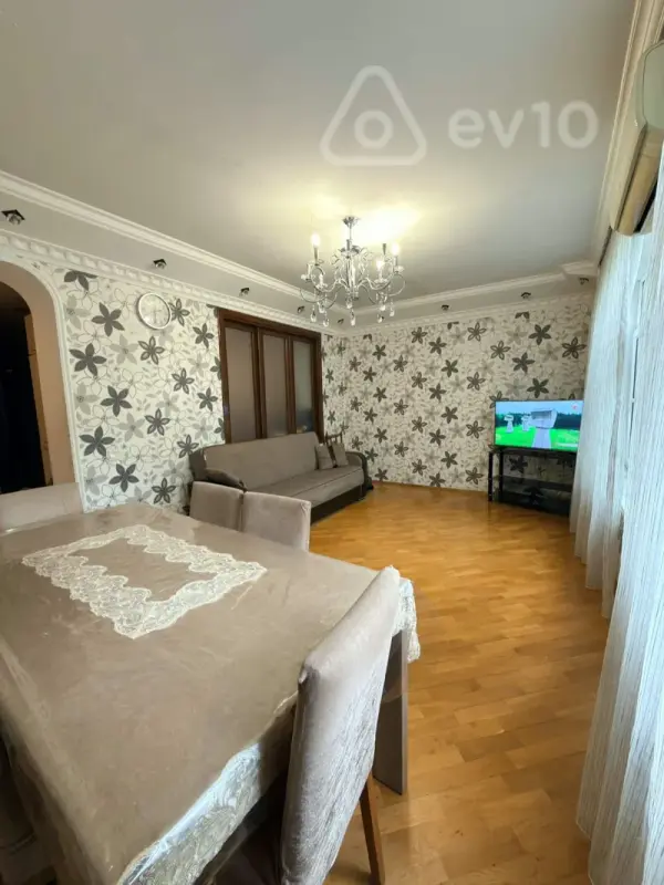 Kirayə verilir 2 otaqlı köhnə tikili 50 m²