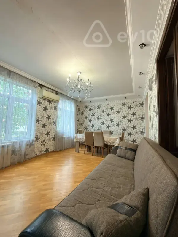 Kirayə verilir 2 otaqlı köhnə tikili 50 m²