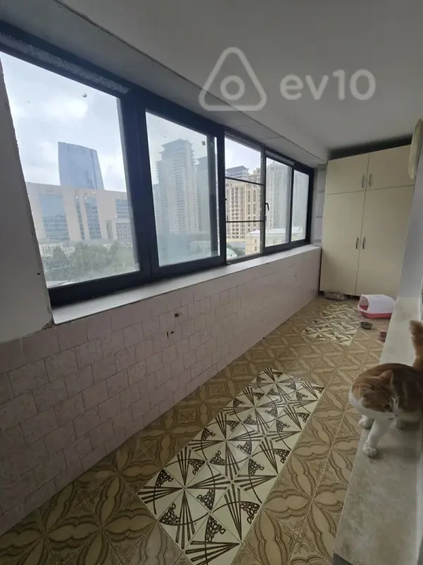 Kirayə verilir 2 otaqlı köhnə tikili 100 m²