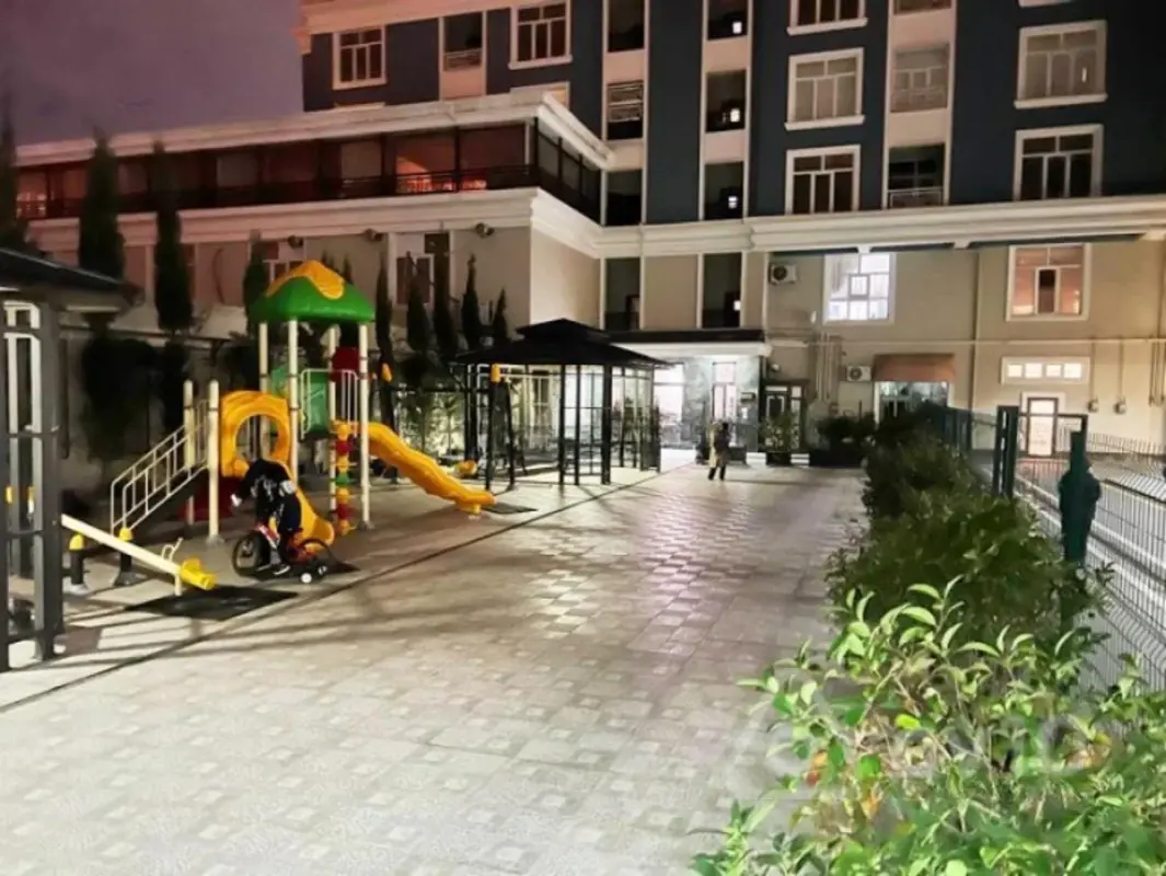 Kirayə verilir 2 otaqlı yeni tikili 80 m²