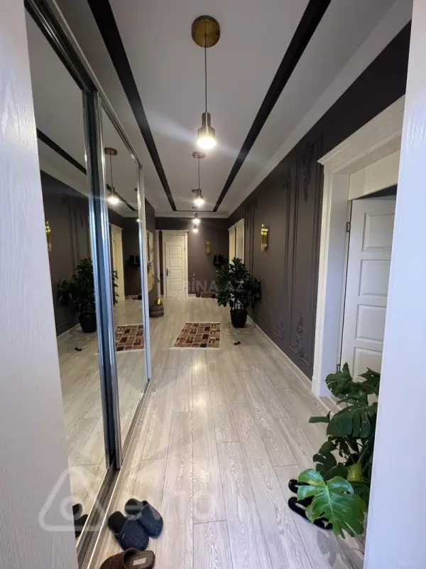 Satılır 5 otaqlı həyət evi 200 m²