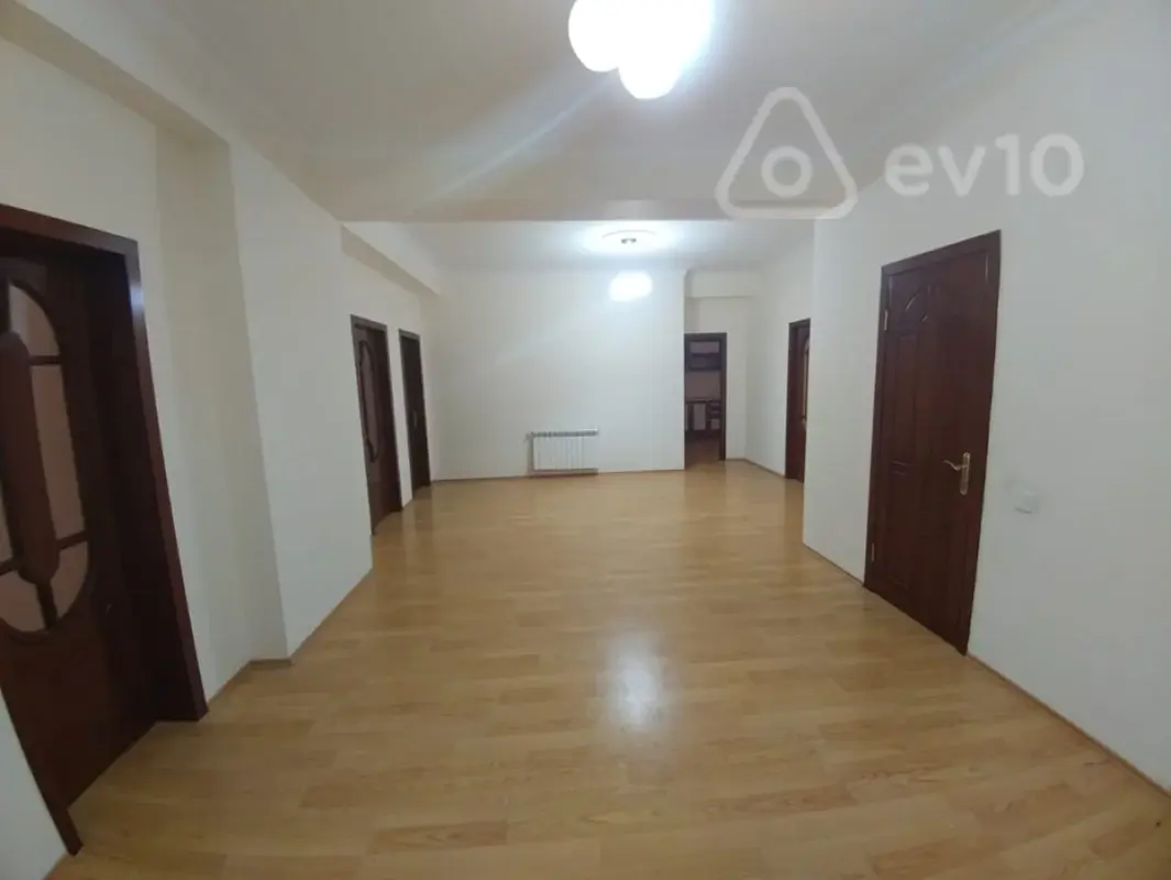 Kirayə verilir 4 otaqlı yeni tikili 200 m²