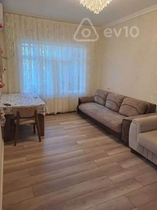 Satılır 2 otaqlı köhnə tikili 65 m²