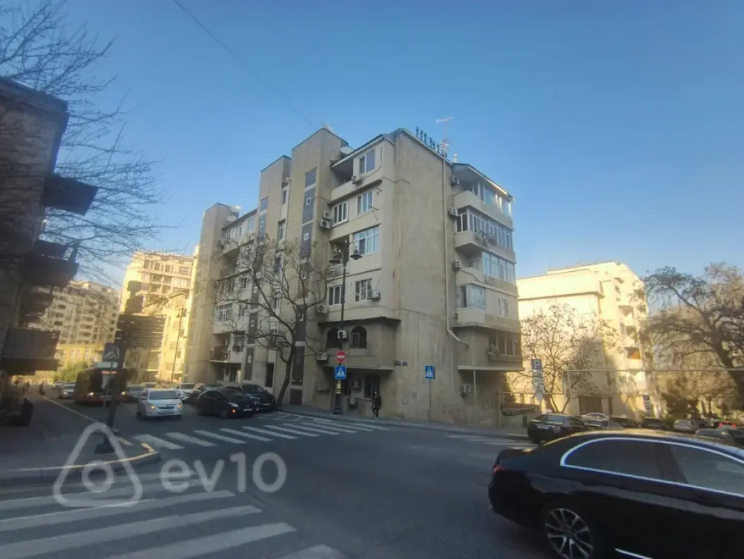 Satılır 2 otaqlı köhnə tikili 59 m²