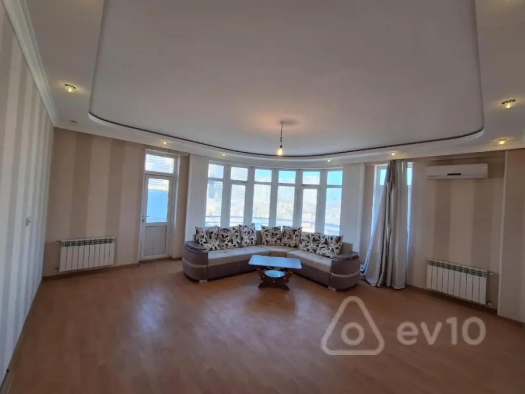 Satılır 3 otaqlı yeni tikili 145 m²