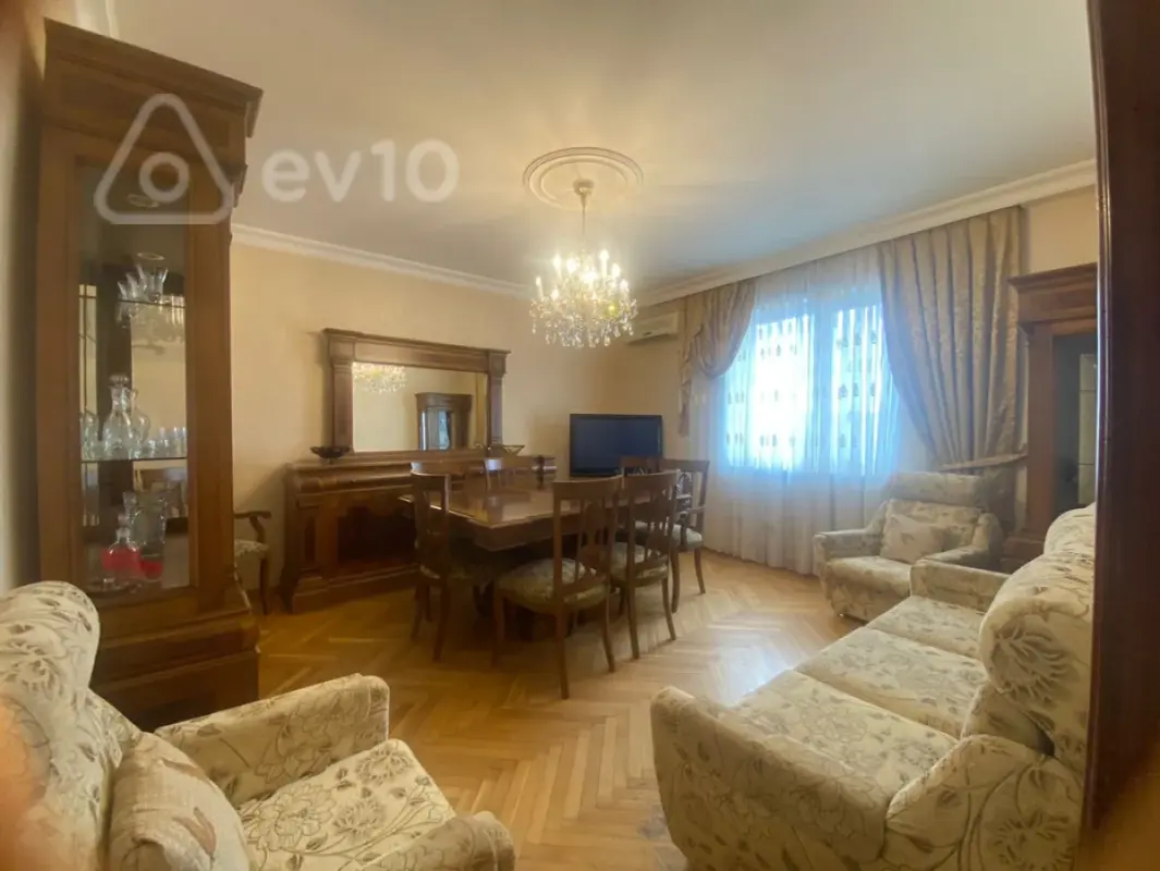 Satılır 4 otaqlı köhnə tikili 100 m²