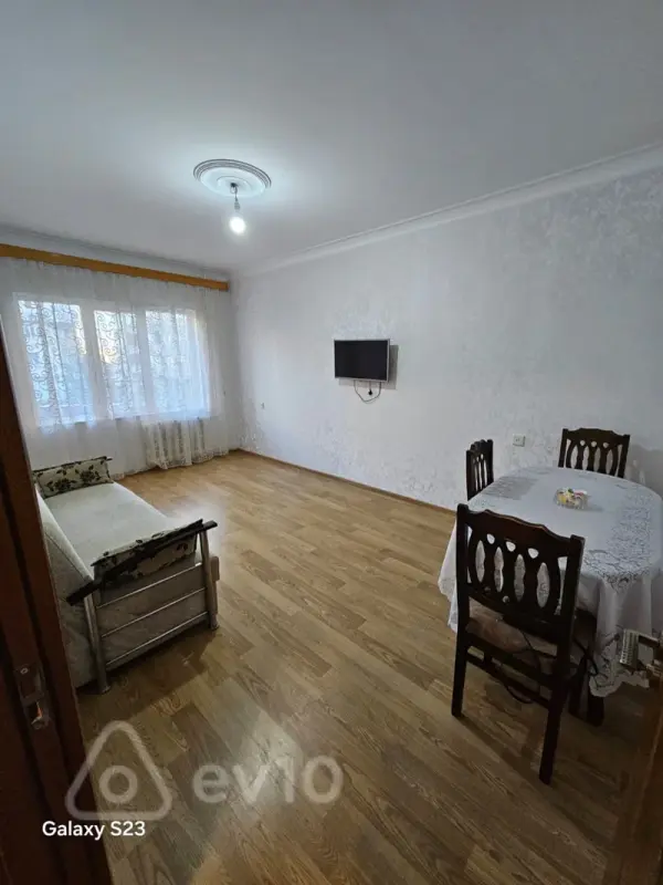 Kirayə verilir 2 otaqlı köhnə tikili 60 m²