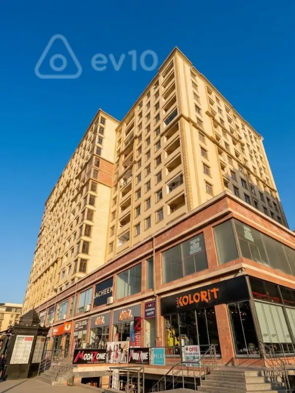 Satılır 3 otaqlı yeni tikili 130 m²