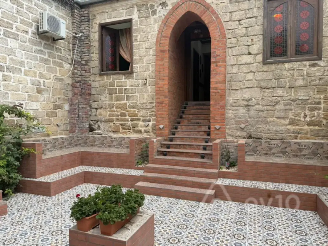 Kirayə verilir mənzil 150 m²