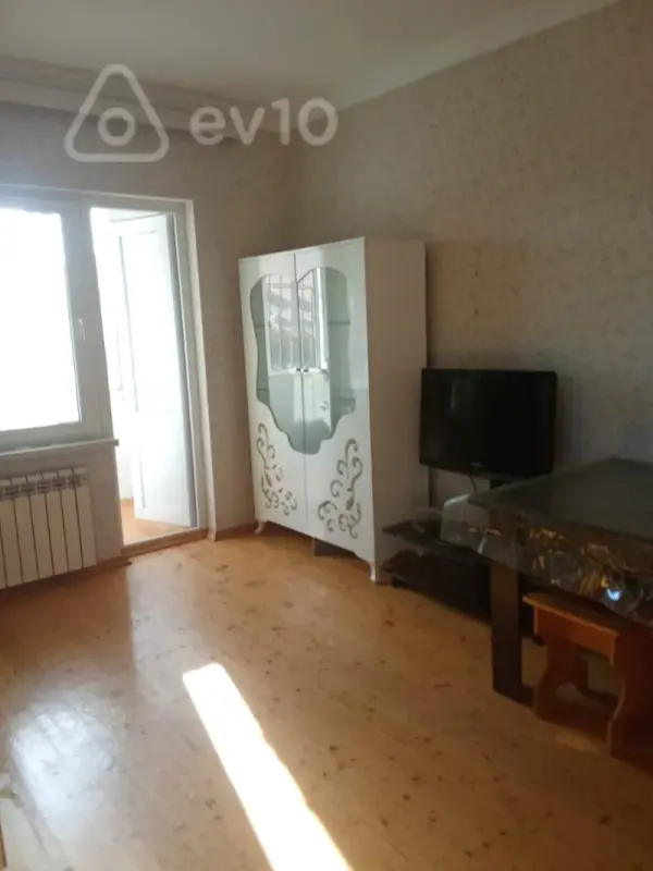 Kirayə verilir 2 otaqlı köhnə tikili 55 m²