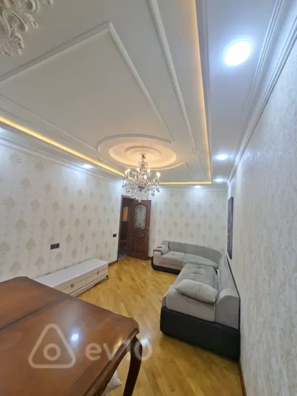 Kirayə verilir 2 otaqlı köhnə tikili 75 m²