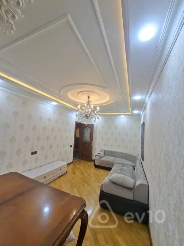 Kirayə verilir 2 otaqlı köhnə tikili 75 m²
