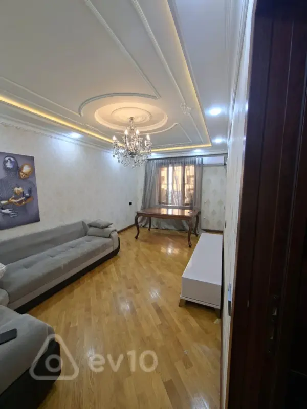 Kirayə verilir 2 otaqlı köhnə tikili 70 m²